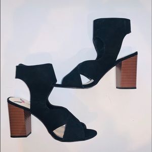 Black microfiber ankle strap open toe sandals 8.5